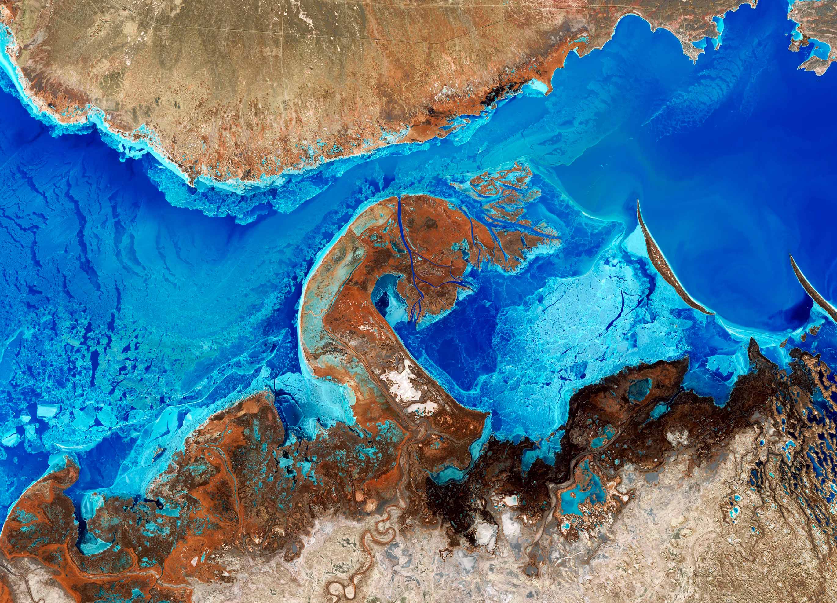 Providing river discharges for coastal models